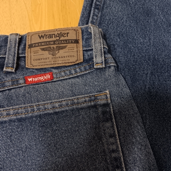 Wrangler Relaxed Fit Jeans 👖 - Picture 4 of 6